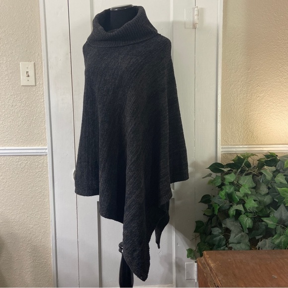 Barefoot Dreams Cozy Chic One Size Plus Asymmetrical Poncho - Picture 8 of 14